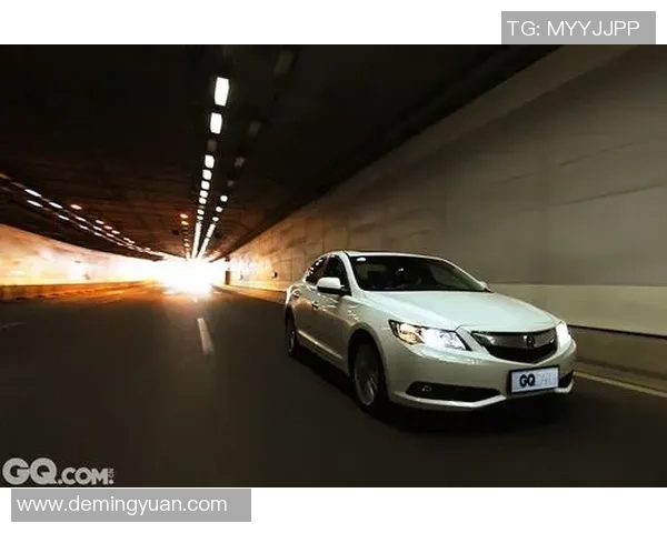 足球明星的豪车展现与个性魅力的完美结合与背后的故事揭秘