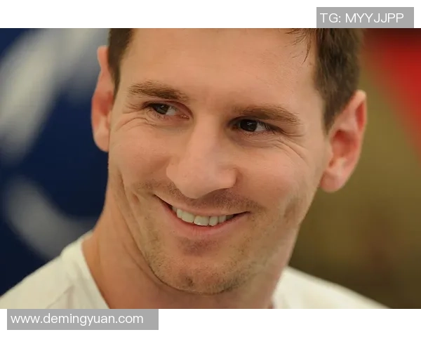 哪个足球明星以中分发型闻名于世引发球迷热议与模仿