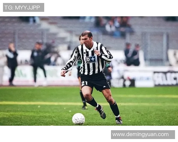 沙发足球明星盘点哪些球员在家中也能成为足球传奇