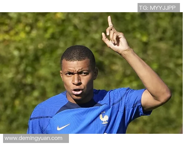 姆巴佩与足球巨星们的精彩邂逅与梦想碰撞瞬间